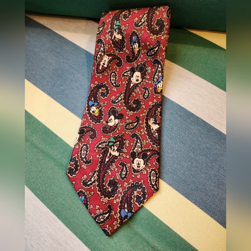 Vintage Red Disney Mickey Mouse Donald Duck Goofy Pluto Paisley Tie EUC